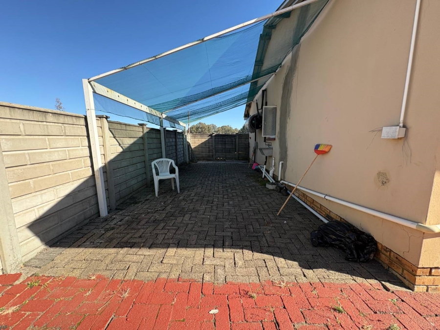 4 Bedroom Property for Sale in Buyscelia Gauteng