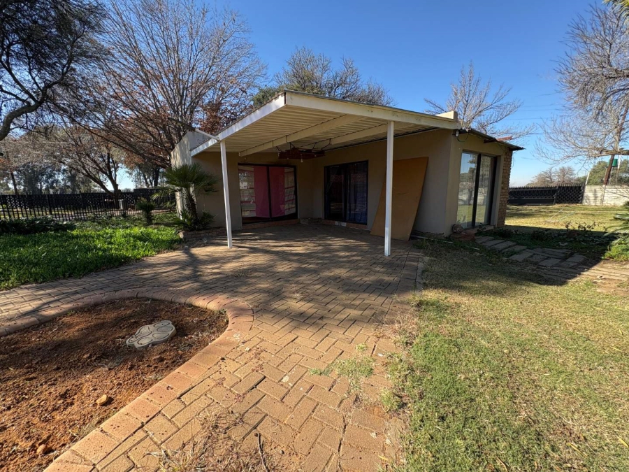 4 Bedroom Property for Sale in Buyscelia Gauteng