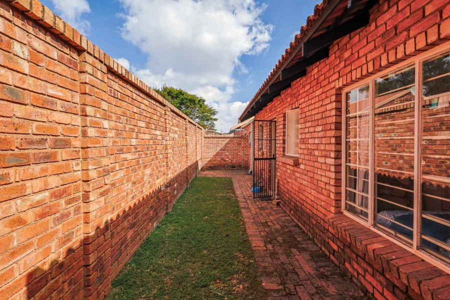 2 Bedroom Property for Sale in Elardus Park Gauteng