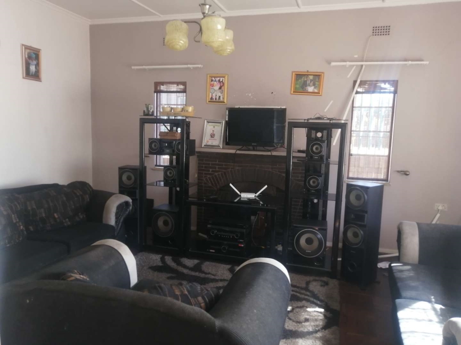 4 Bedroom Property for Sale in Linmeyer Gauteng