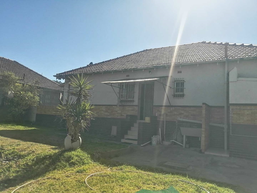 4 Bedroom Property for Sale in Linmeyer Gauteng