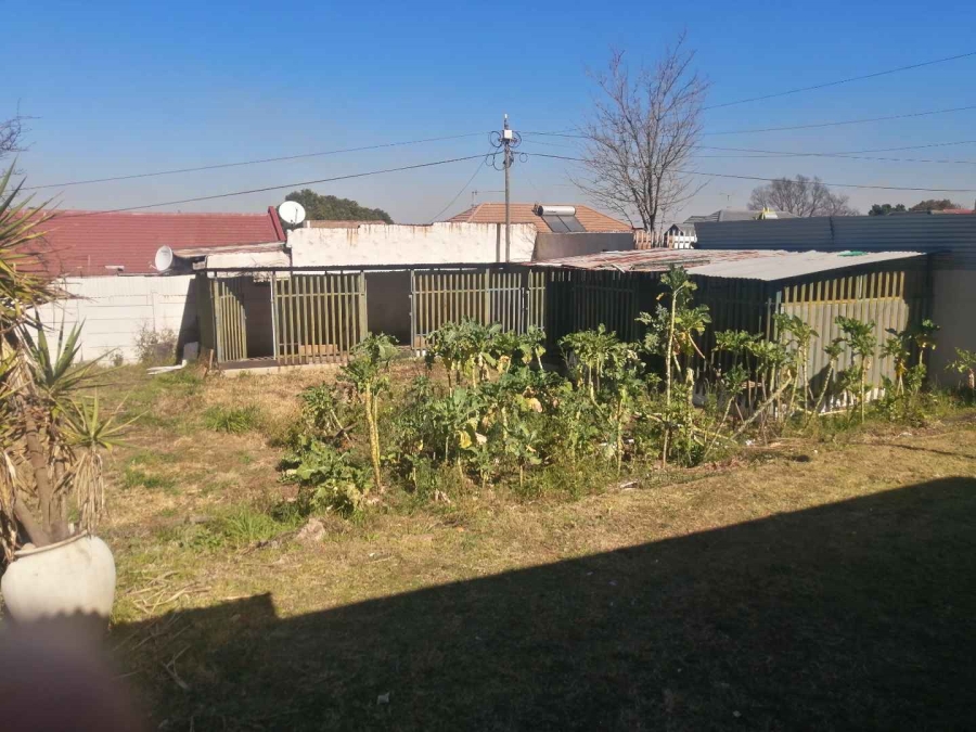 4 Bedroom Property for Sale in Linmeyer Gauteng