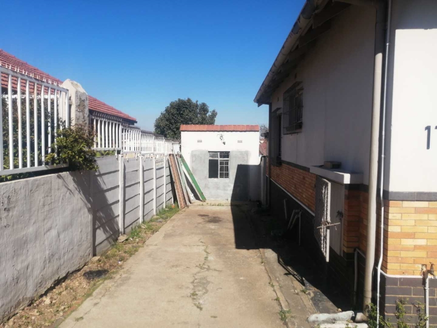 4 Bedroom Property for Sale in Linmeyer Gauteng