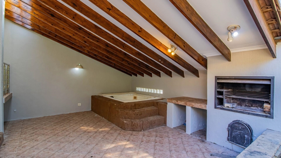To Let 5 Bedroom Property for Rent in Fairland Gauteng