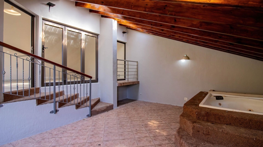 To Let 5 Bedroom Property for Rent in Fairland Gauteng