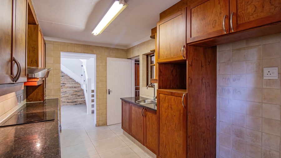 To Let 5 Bedroom Property for Rent in Fairland Gauteng