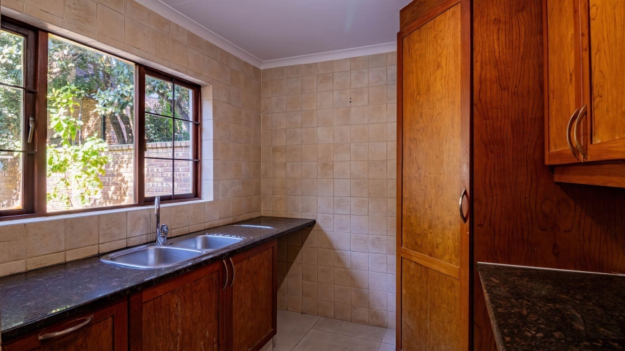 To Let 5 Bedroom Property for Rent in Fairland Gauteng