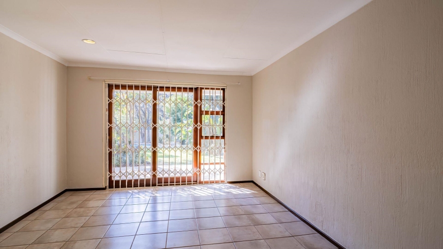 To Let 5 Bedroom Property for Rent in Fairland Gauteng