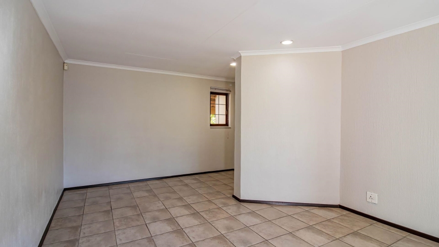 To Let 5 Bedroom Property for Rent in Fairland Gauteng