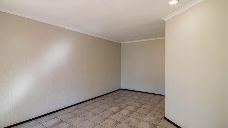 To Let 5 Bedroom Property for Rent in Fairland Gauteng