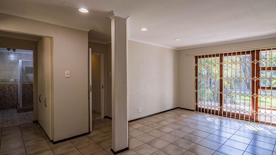 To Let 5 Bedroom Property for Rent in Fairland Gauteng