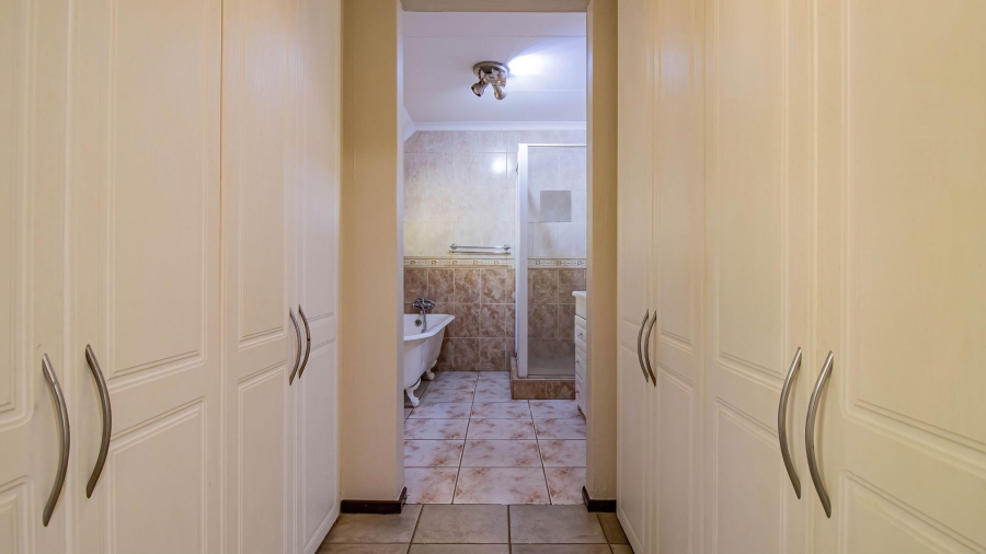To Let 5 Bedroom Property for Rent in Fairland Gauteng