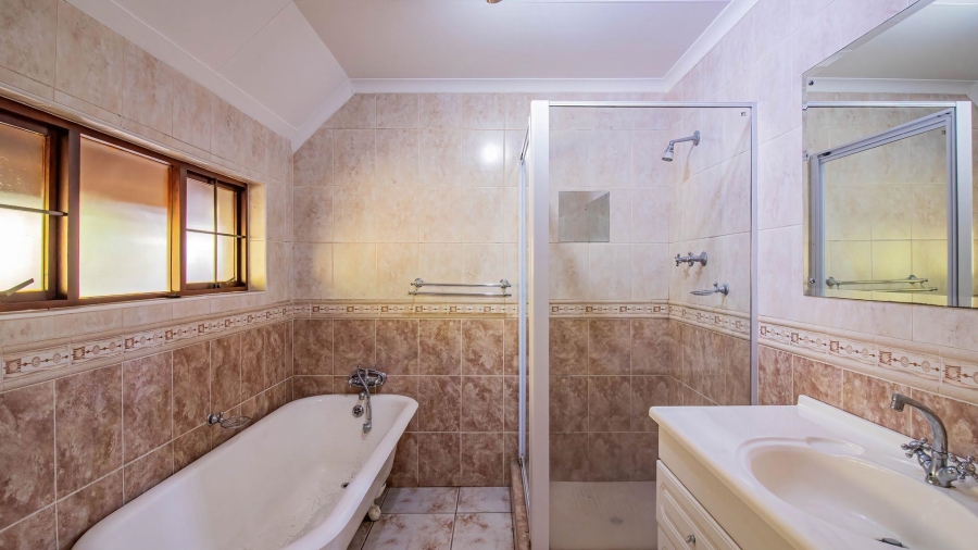 To Let 5 Bedroom Property for Rent in Fairland Gauteng