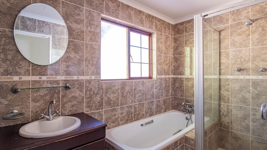 To Let 5 Bedroom Property for Rent in Fairland Gauteng