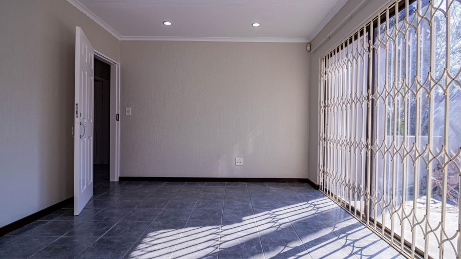 To Let 5 Bedroom Property for Rent in Fairland Gauteng