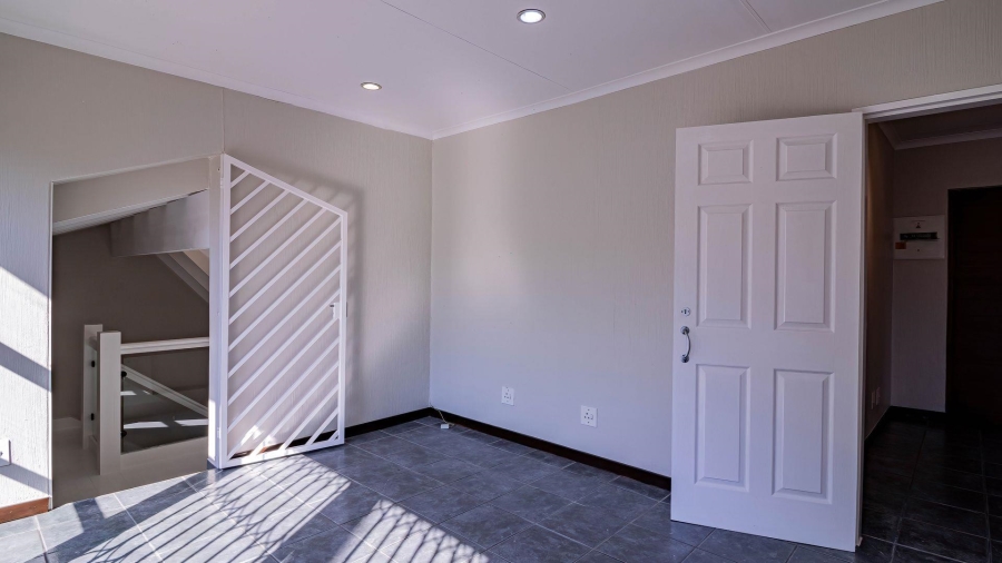 To Let 5 Bedroom Property for Rent in Fairland Gauteng
