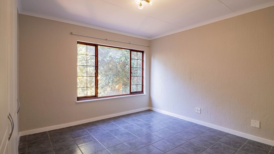 To Let 5 Bedroom Property for Rent in Fairland Gauteng