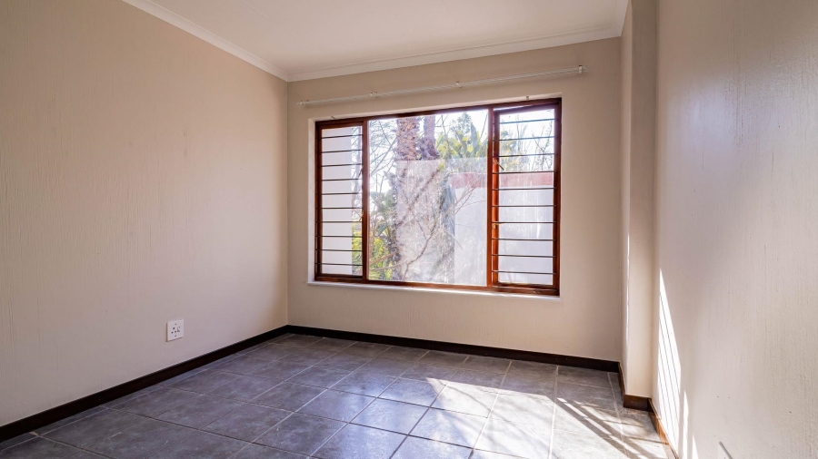 To Let 5 Bedroom Property for Rent in Fairland Gauteng