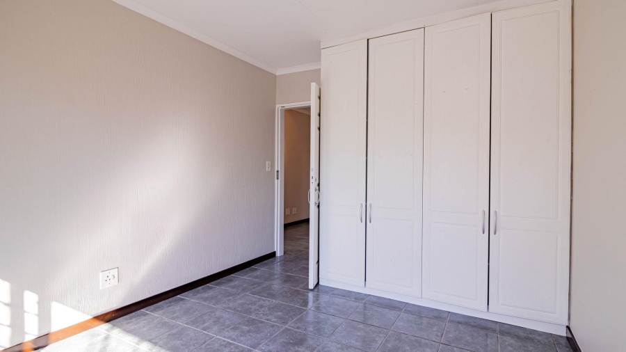 To Let 5 Bedroom Property for Rent in Fairland Gauteng