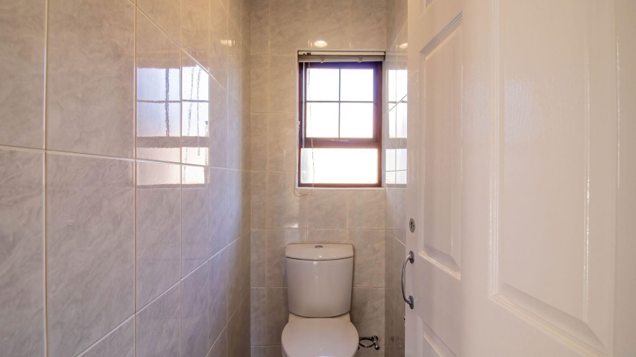 To Let 5 Bedroom Property for Rent in Fairland Gauteng