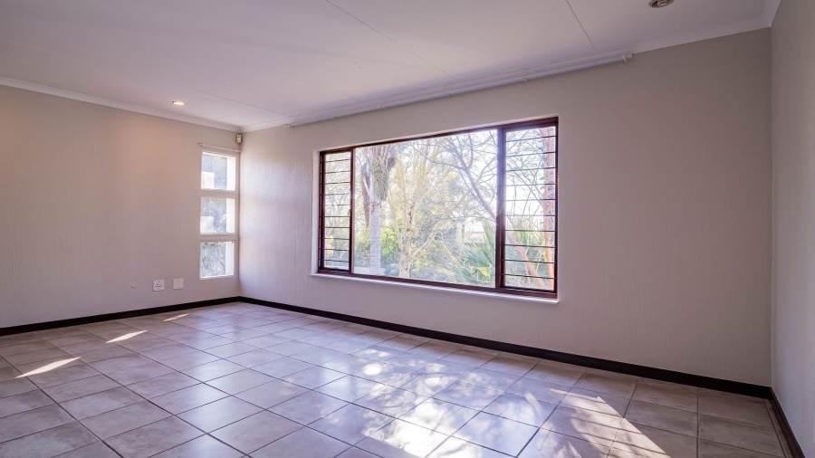 To Let 5 Bedroom Property for Rent in Fairland Gauteng