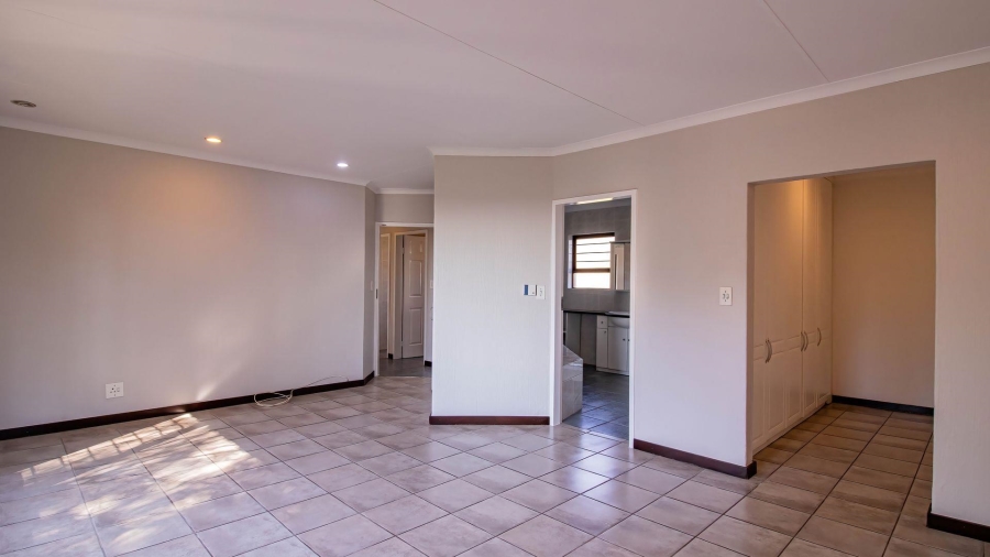 To Let 5 Bedroom Property for Rent in Fairland Gauteng