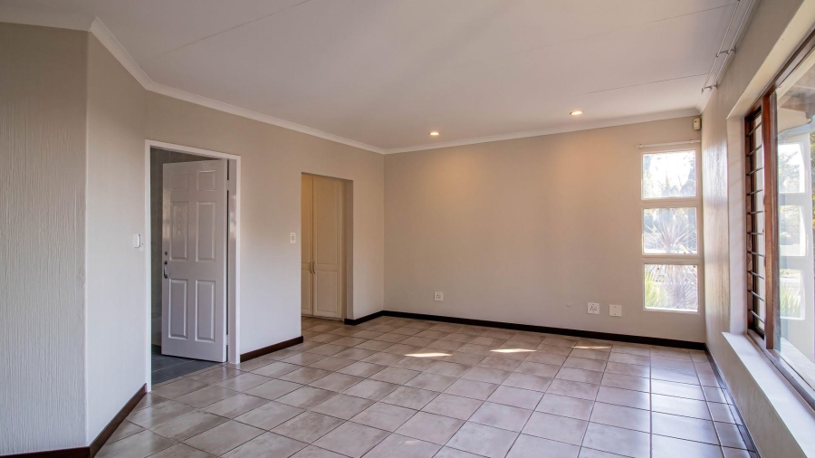 To Let 5 Bedroom Property for Rent in Fairland Gauteng