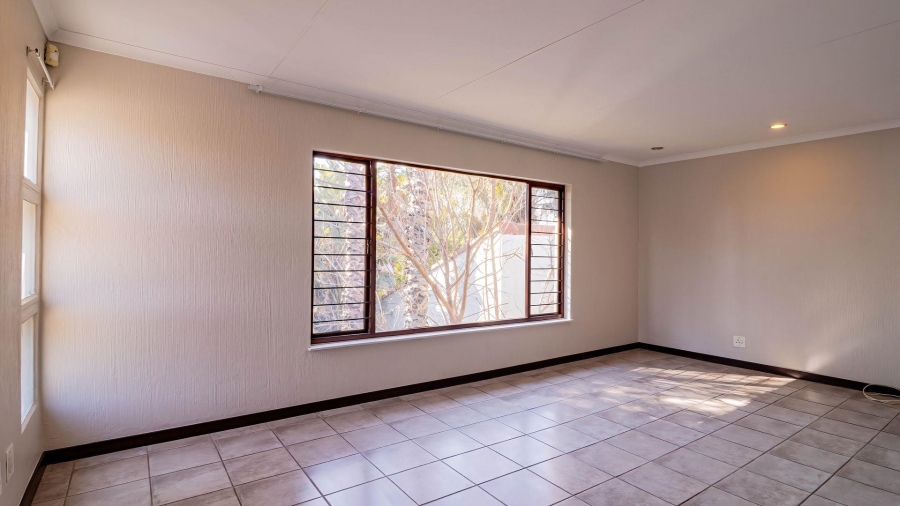 To Let 5 Bedroom Property for Rent in Fairland Gauteng