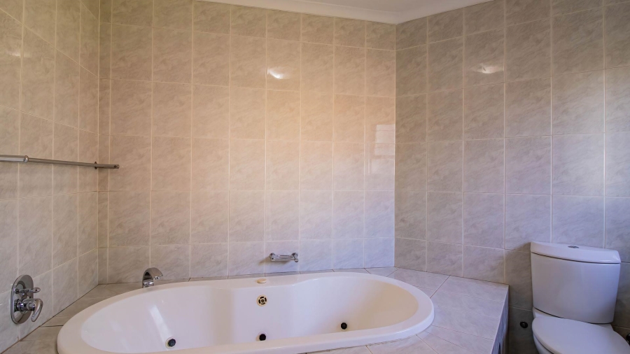 To Let 5 Bedroom Property for Rent in Fairland Gauteng