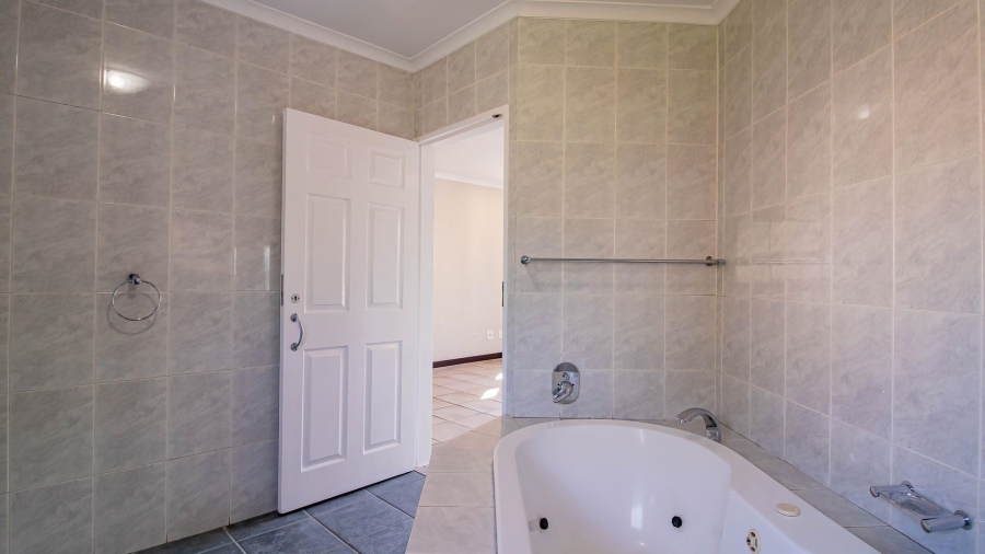 To Let 5 Bedroom Property for Rent in Fairland Gauteng