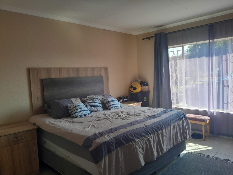 3 Bedroom Property for Sale in New Redruth Gauteng
