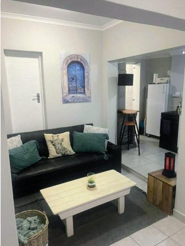 To Let 1 Bedroom Property for Rent in Waverley Gauteng