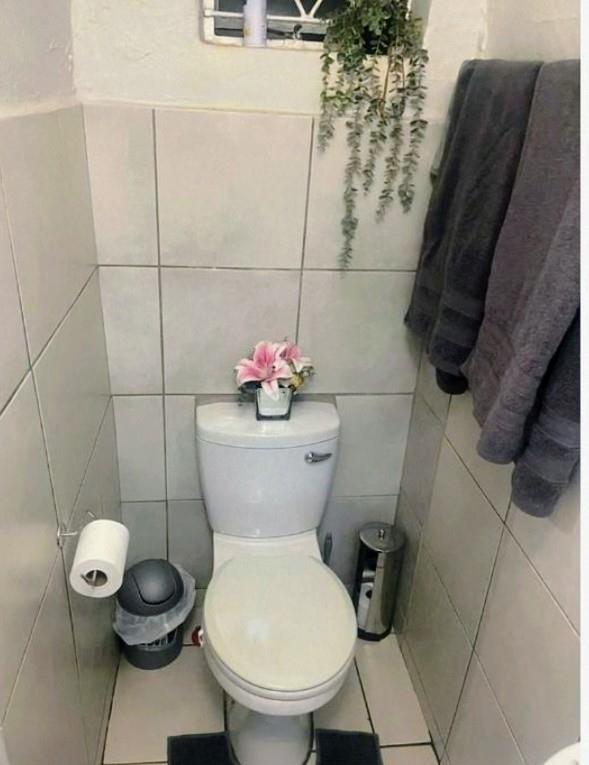 To Let 1 Bedroom Property for Rent in Waverley Gauteng