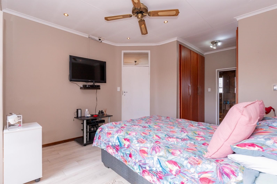 3 Bedroom Property for Sale in Birchleigh North Gauteng
