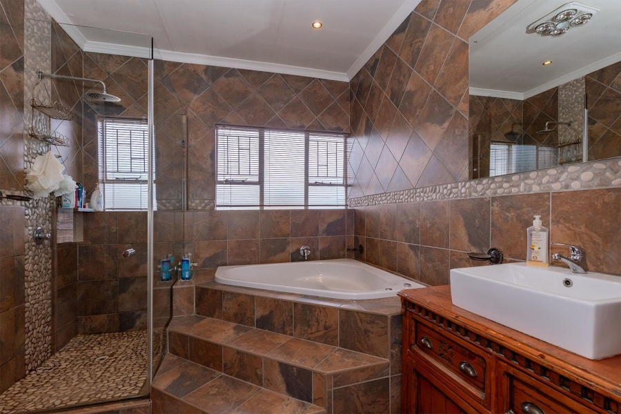 3 Bedroom Property for Sale in Birchleigh North Gauteng