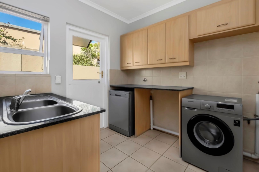 To Let 3 Bedroom Property for Rent in Cedar Lakes Gauteng