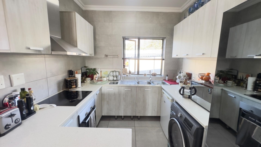 2 Bedroom Property for Sale in Broadacres Gauteng