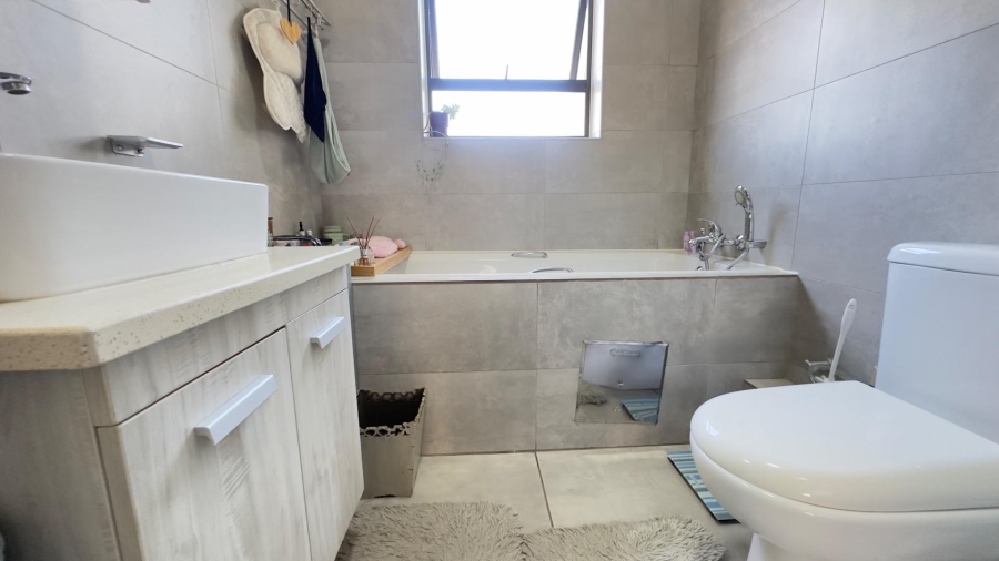 2 Bedroom Property for Sale in Broadacres Gauteng