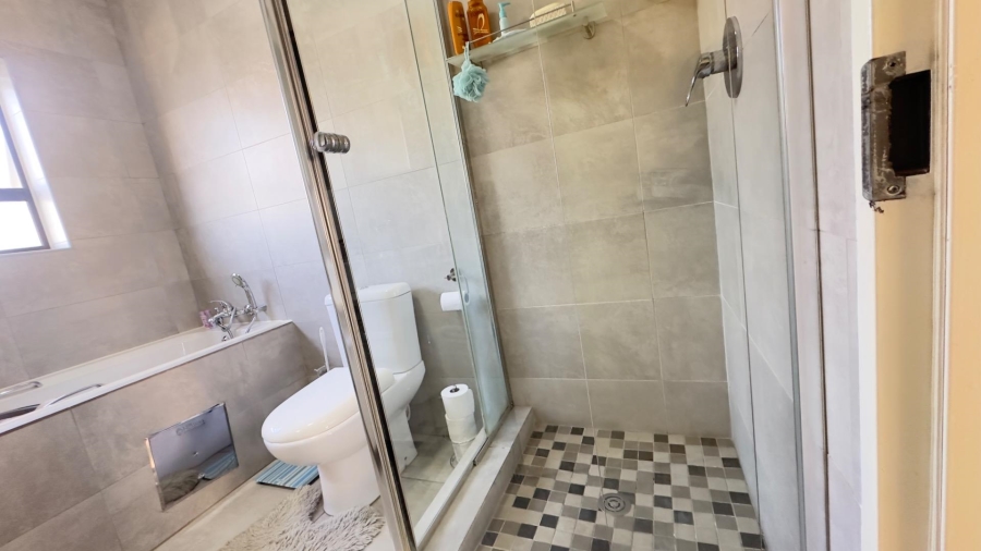2 Bedroom Property for Sale in Broadacres Gauteng