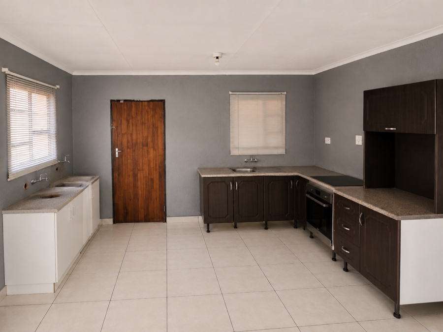 3 Bedroom Property for Sale in Nellmapius Gauteng