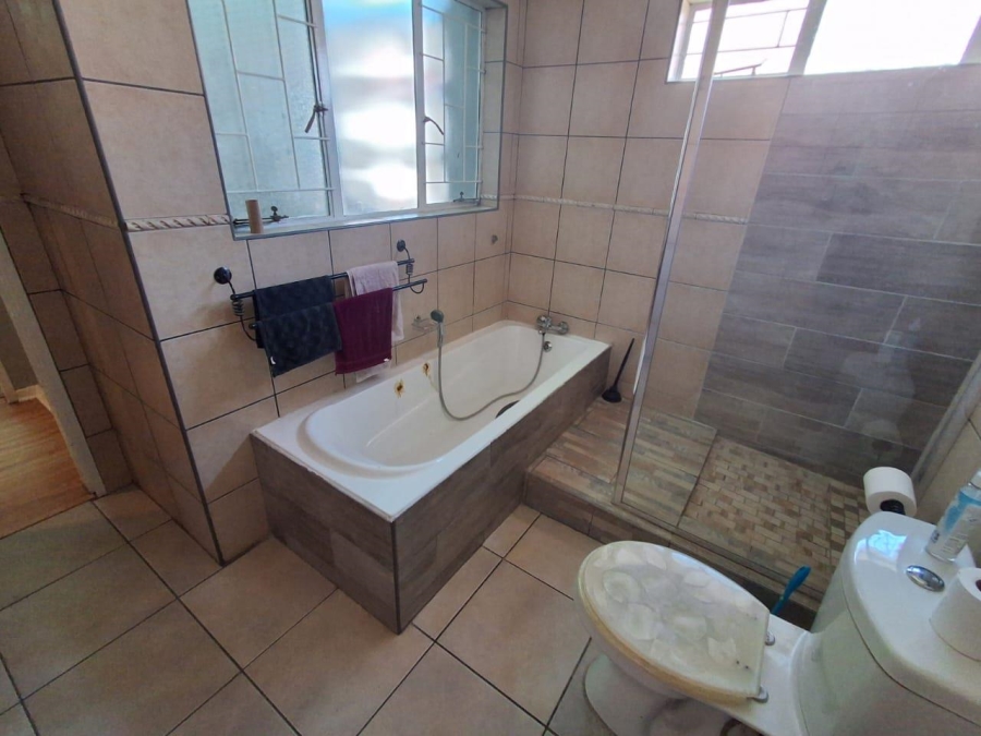 3 Bedroom Property for Sale in Eldoraigne Gauteng