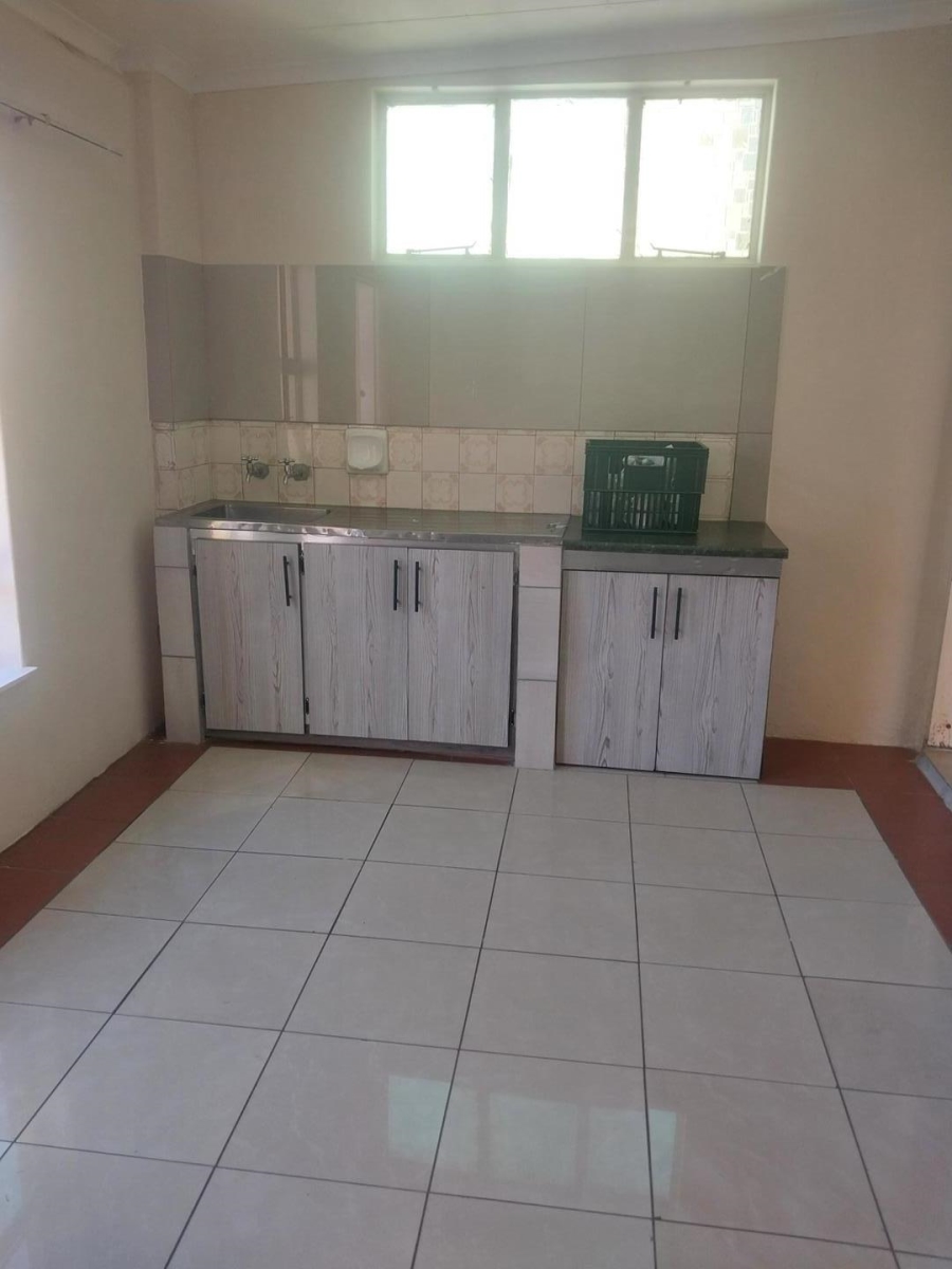 To Let 1 Bedroom Property for Rent in Robertsham Gauteng