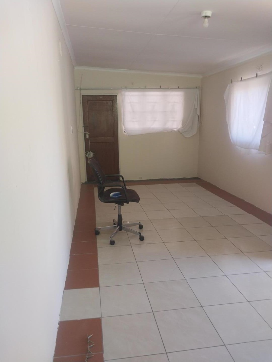 To Let 1 Bedroom Property for Rent in Robertsham Gauteng