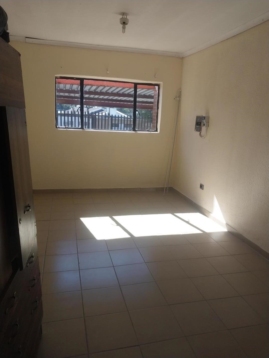 To Let 1 Bedroom Property for Rent in Robertsham Gauteng