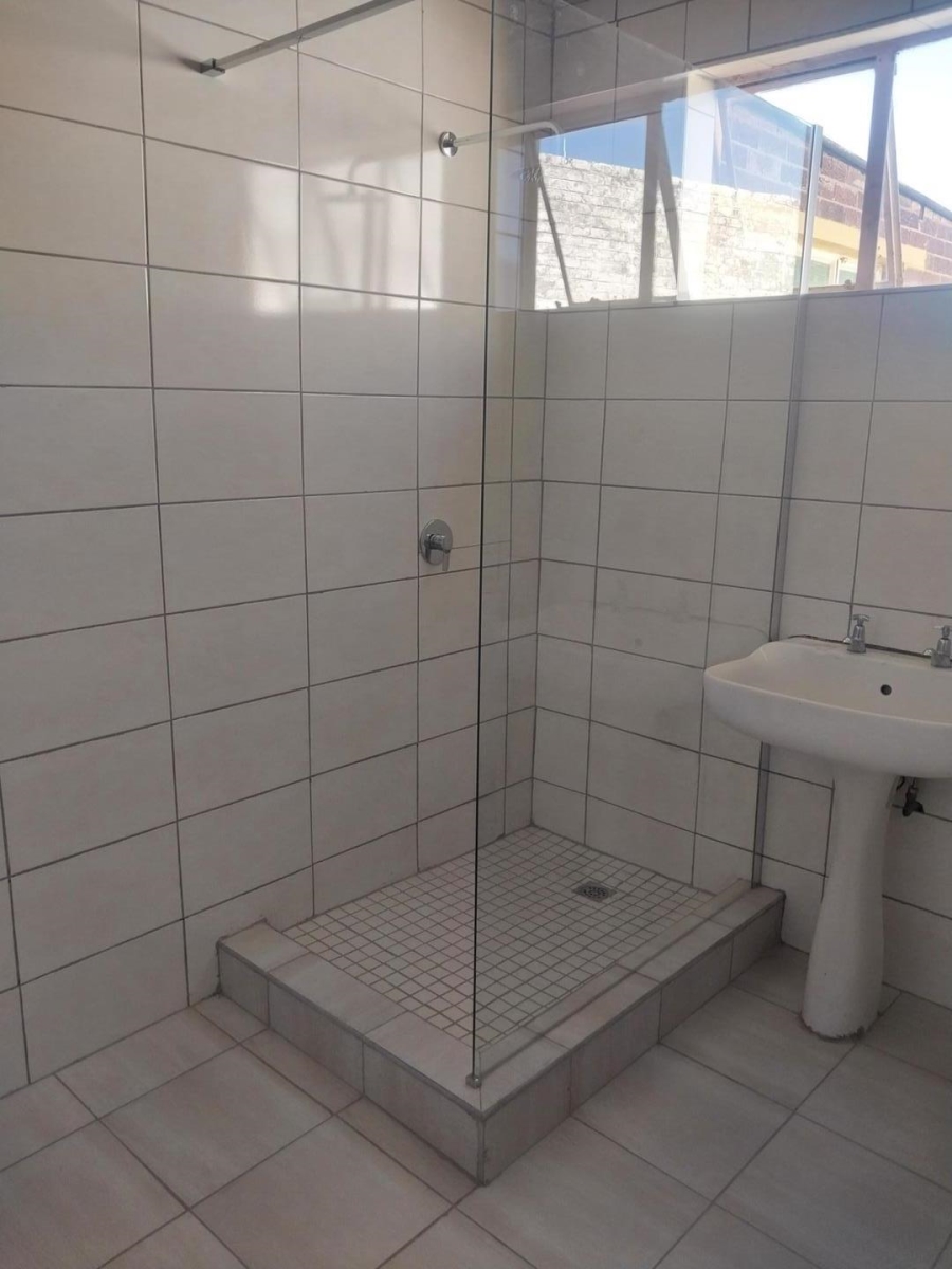 To Let 1 Bedroom Property for Rent in Robertsham Gauteng