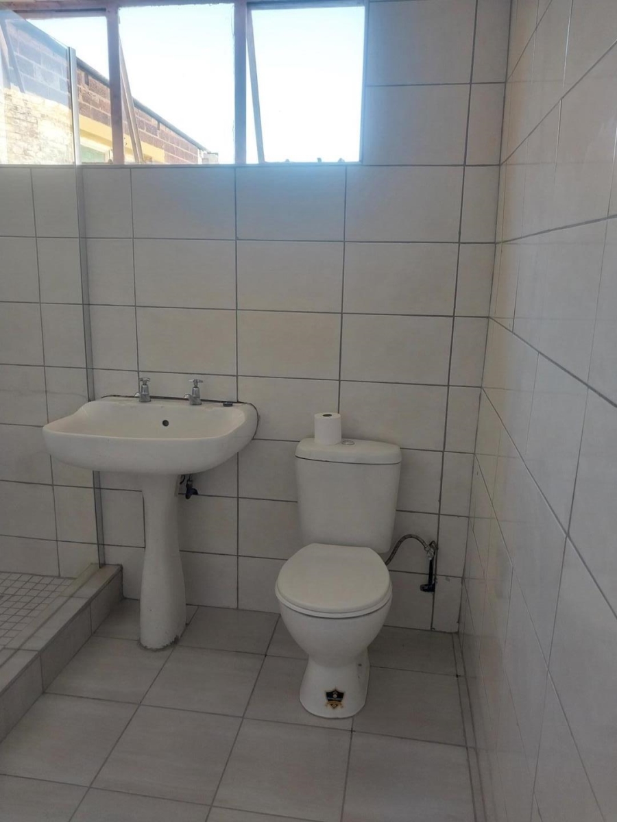 To Let 1 Bedroom Property for Rent in Robertsham Gauteng
