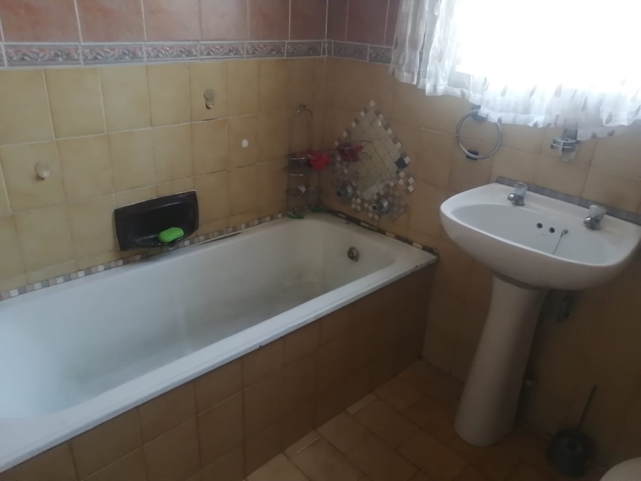 4 Bedroom Property for Sale in Rosettenville Gauteng