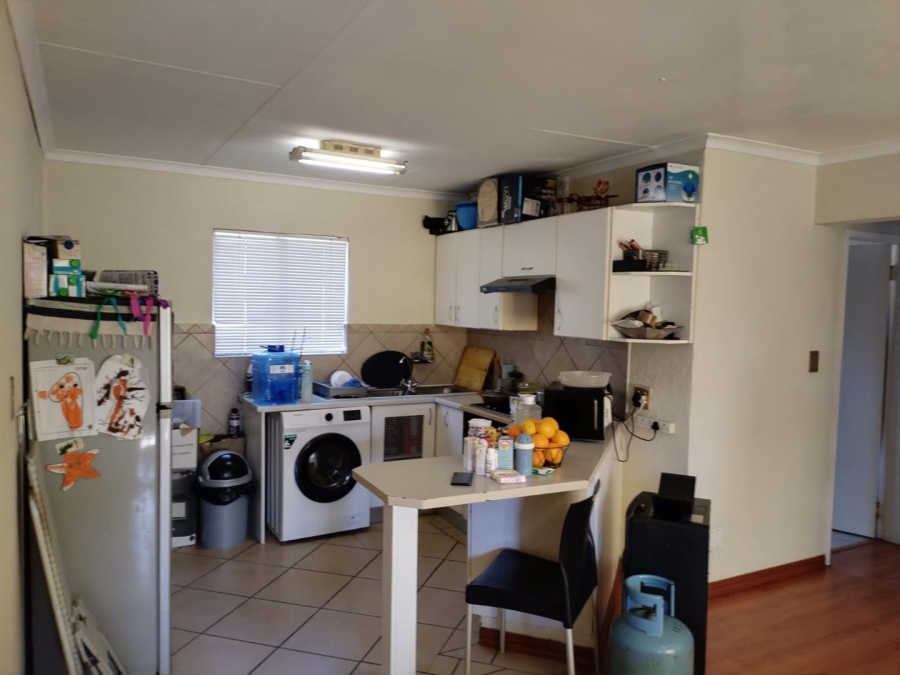 To Let 2 Bedroom Property for Rent in Lakefield Gauteng