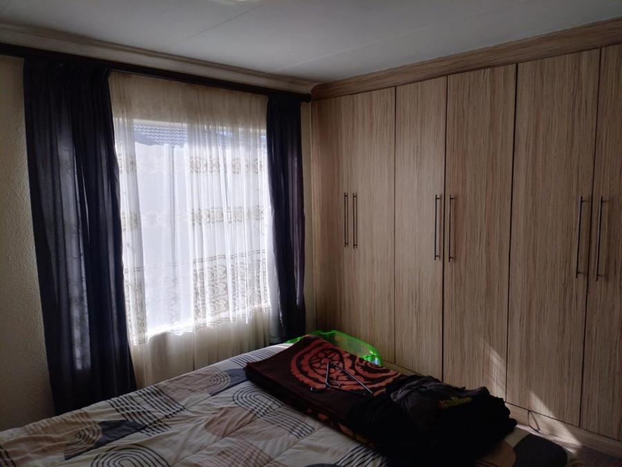 To Let 2 Bedroom Property for Rent in Lakefield Gauteng
