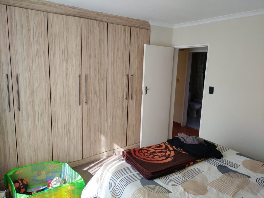 To Let 2 Bedroom Property for Rent in Lakefield Gauteng